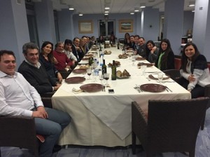 a tavola con gli amici