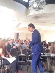 la platea attenta