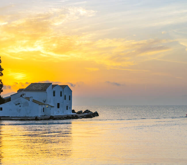 Corfù | Il monastero di Vlacherna al tramonto